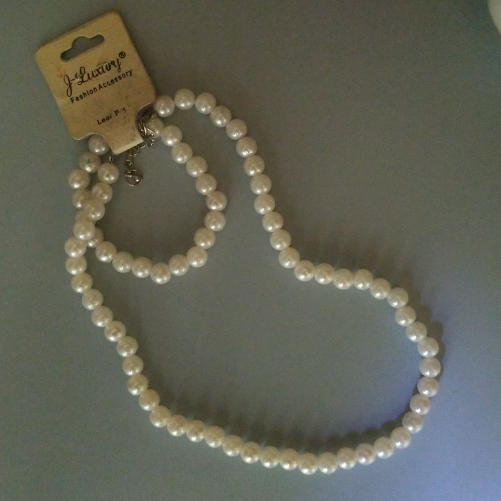 NWT Necklace and Bracelet Set